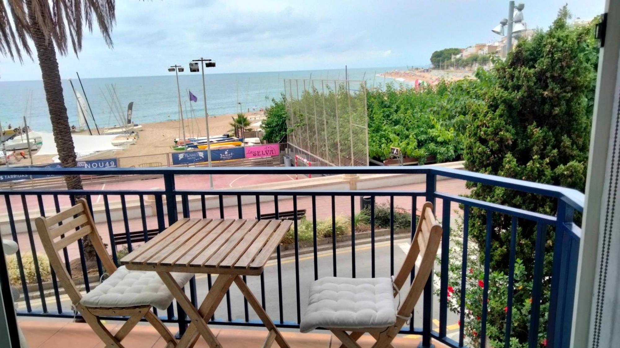 Beachfront Apartment With Private Parking Сан-Поль-де-Мар Экстерьер фото